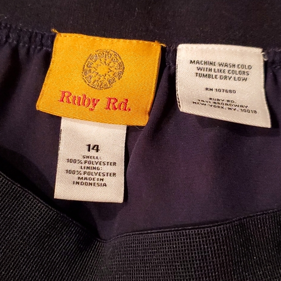 Ruby Red skirt - Picture 2 of 3